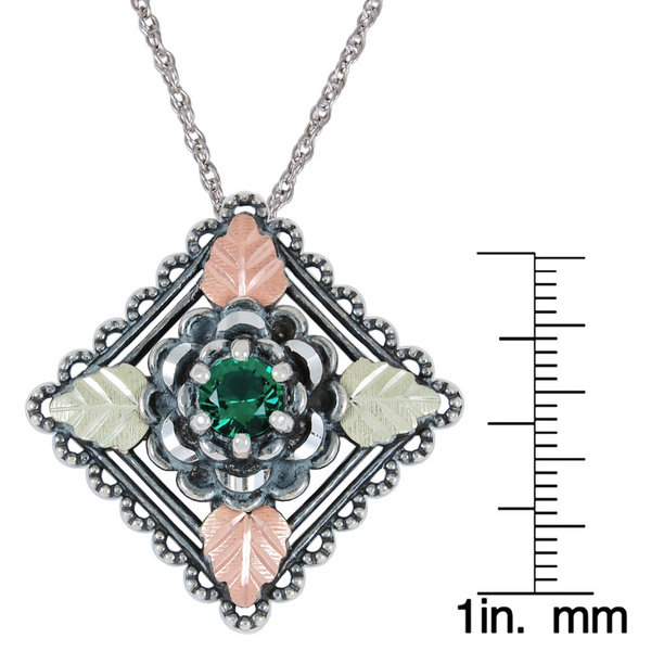 Black Hills Gold Green Mt. St. Helen's scallop edged pendant necklace.