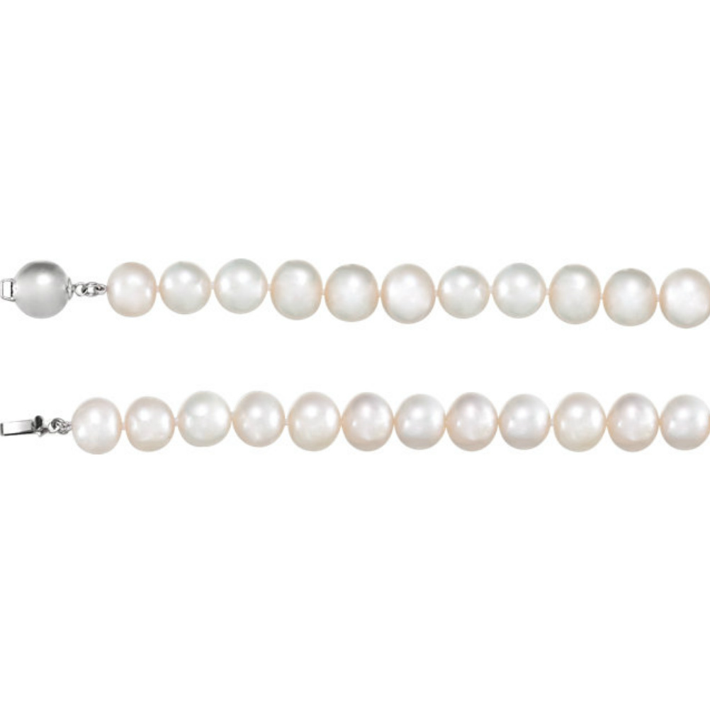 Freshwater White Cultured Pearl Bracelet. 