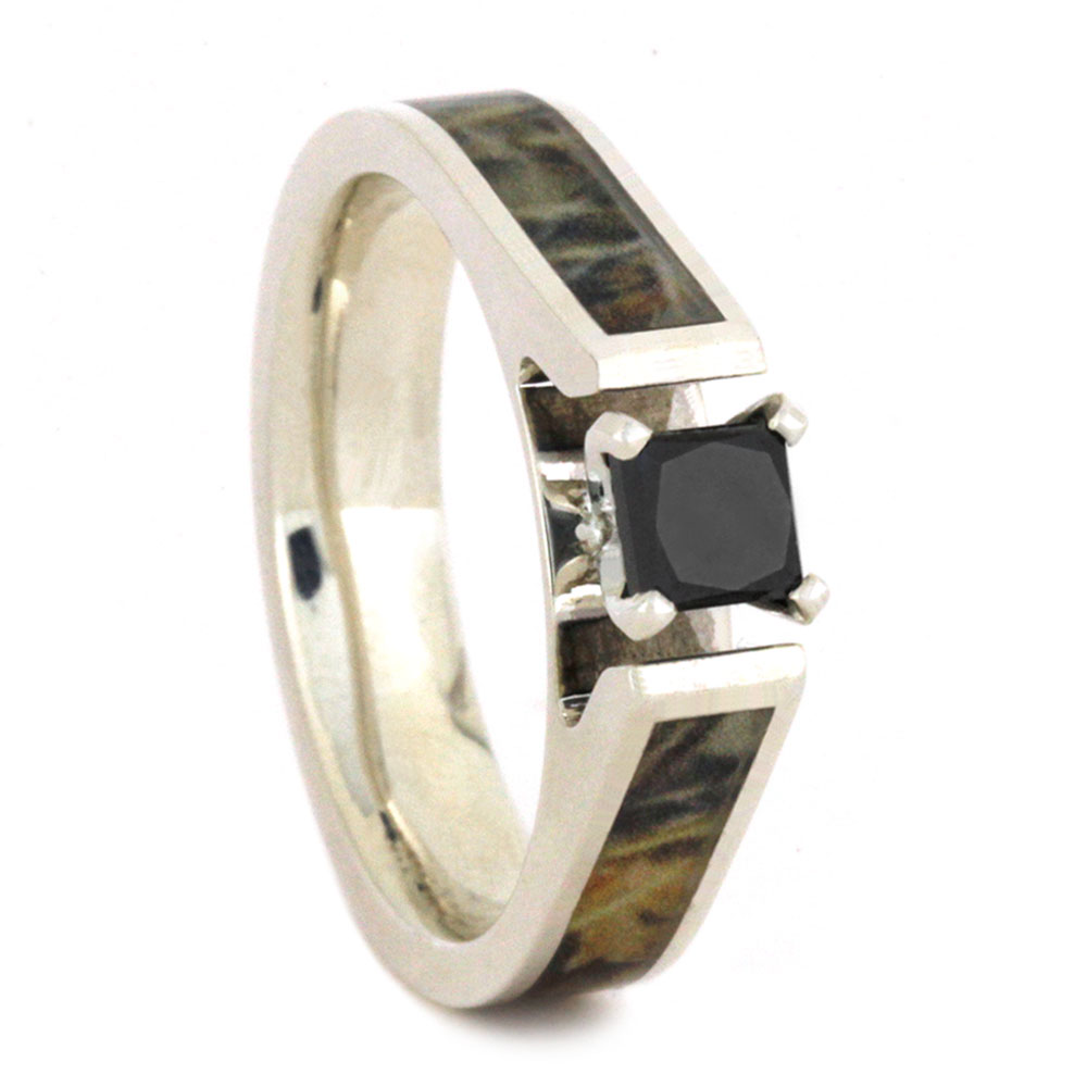 Camo in Silver with Black Diamond Inlay 4.5mm Comfort-Fit Titanium Wedding Band.