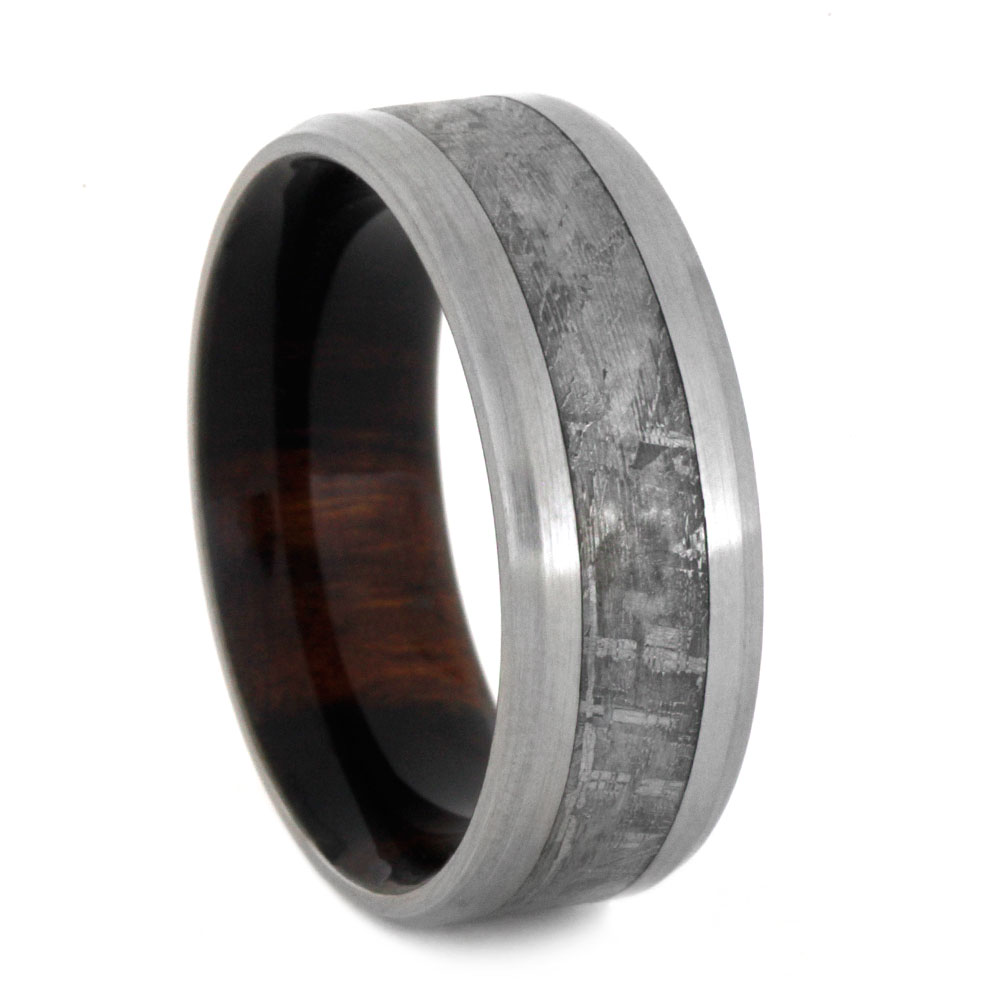 Leaf Ring with Inlay 1.5mm Comfort-Fit Sandblasted Titanium Wedding Band.